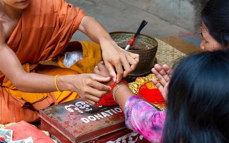 Comment porter un bracelet de cordes rouges pour activer ses pouvoirs