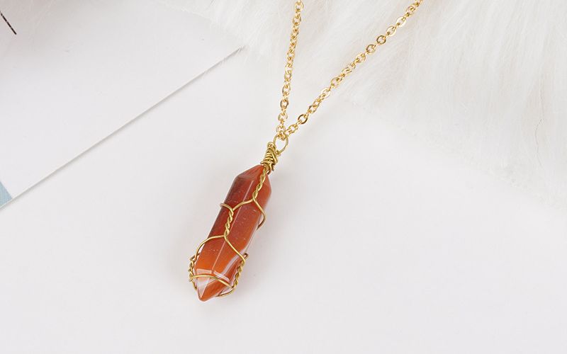 collier cornaline : signification, bienfaits et usages