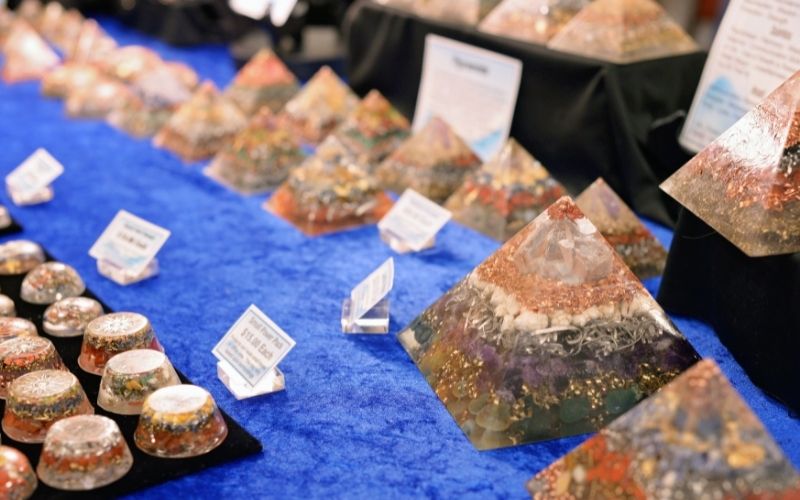 Comment distinguer les vraies pyramides en orgonite des fausses ?