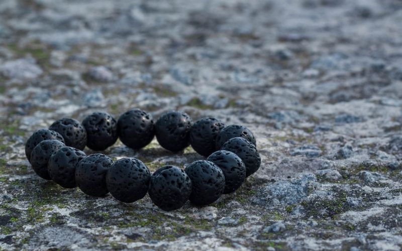 la signification du bracelet en pierre de lave