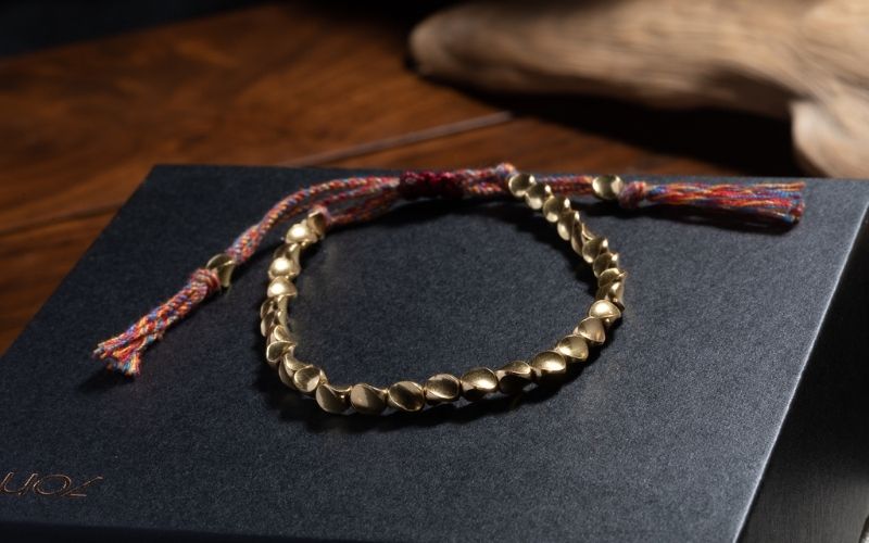 Qu'est-ce qu'un bracelet tibétain en cuivre ? Signification et avantages