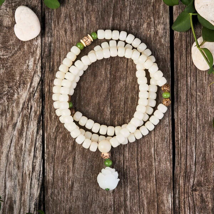 Mala avec graines de Bodhi en jade blanc - Bracelet/collier de 108 perles - Karma et Moi