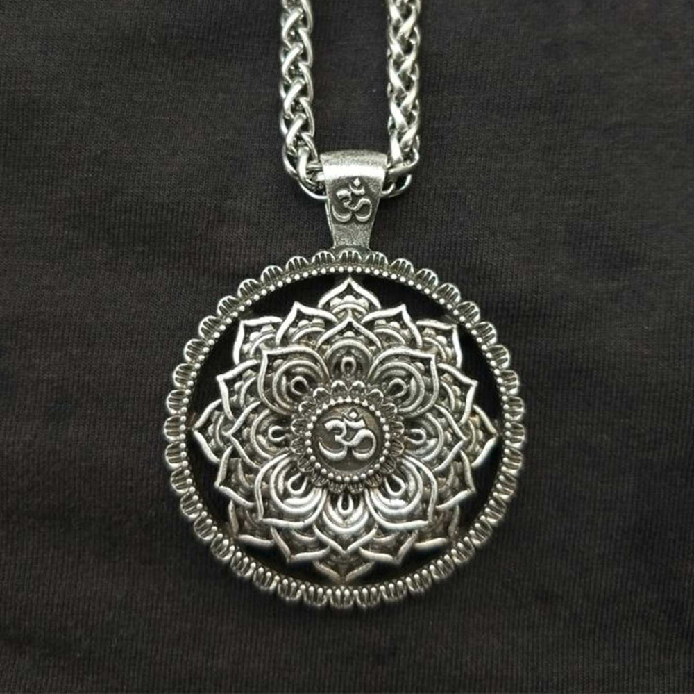 Collier mandala en forme de lotus avec symbole Om - Karma et Moi