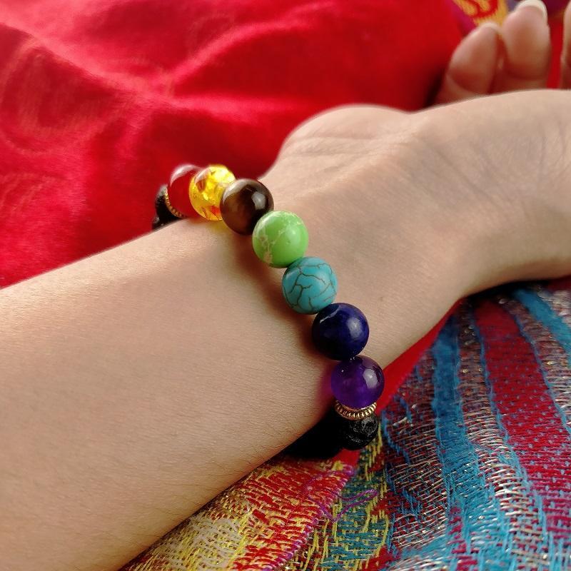 Bracelet en pierre volcanique avec 7 pierres de chakra - Diffuseur d'huiles essentielles - Karma et Moi