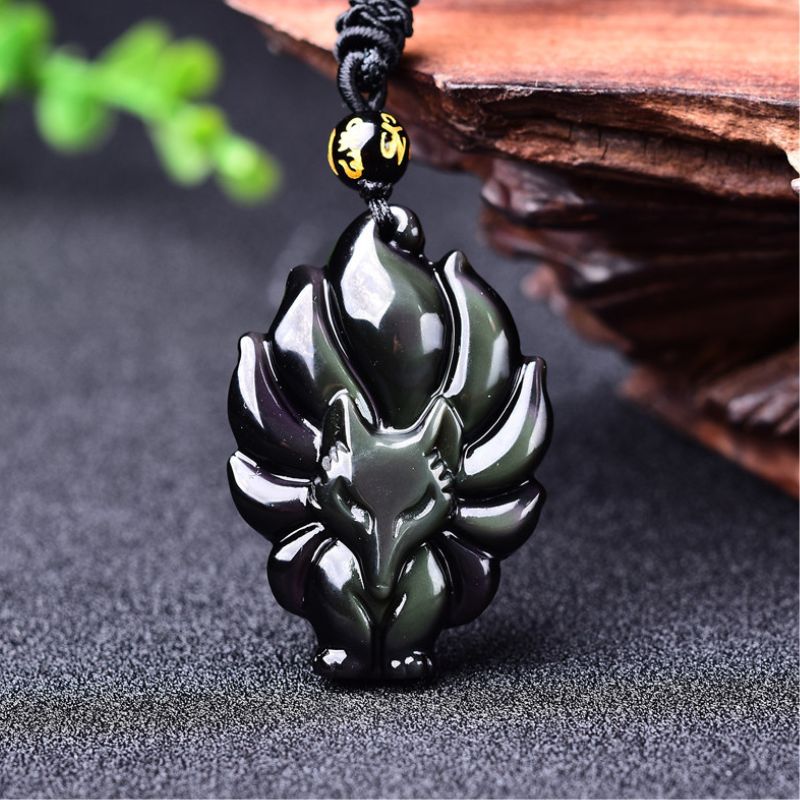 Collier d'obsidienne arc-en-ciel représentant le renard à neuf queues - Karma et Moi