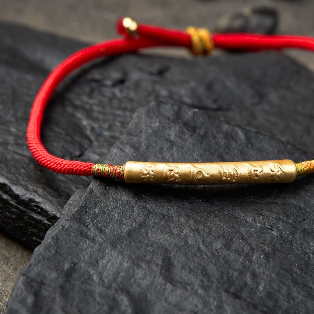 Bracelet tibétain fil rouge en argent porte bonheur bouddhiste- "Attirez la Chance" - Karma et Moi