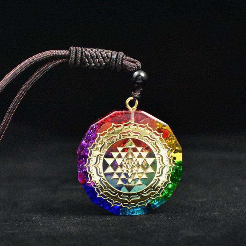 Collier avec pendentif en orgonite des 7 chakras - Karma et Moi