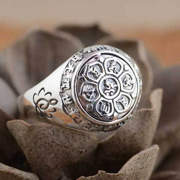 Bague Lotus avec gravure mantra – Om Mani Padme Hum - argent, or - Karma et Moi