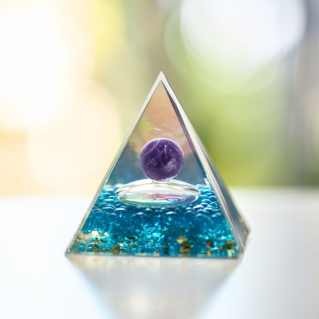 Orgonite pyramide – générateur d’énergie orgone - Karma et Moi