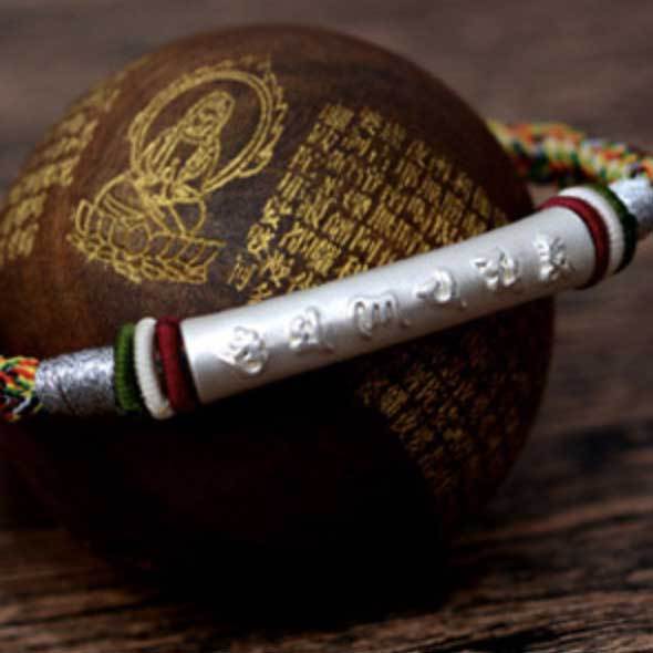 Bracelet tibétain porte-bonheur à nœuds tressés - Karma et Moi