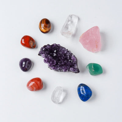 Coffret de cristaux - Ensemble de 7 pierres de chakra, quartz rose et améthyste - Karma et Moi