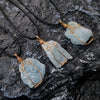 Collier avec pendentif en pierre d'aigue-marine brute - Karma et Moi
